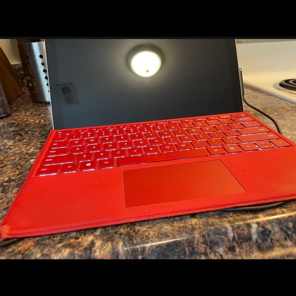 Surface Pro 4 (with Keyboard) - Picture 2 of 11